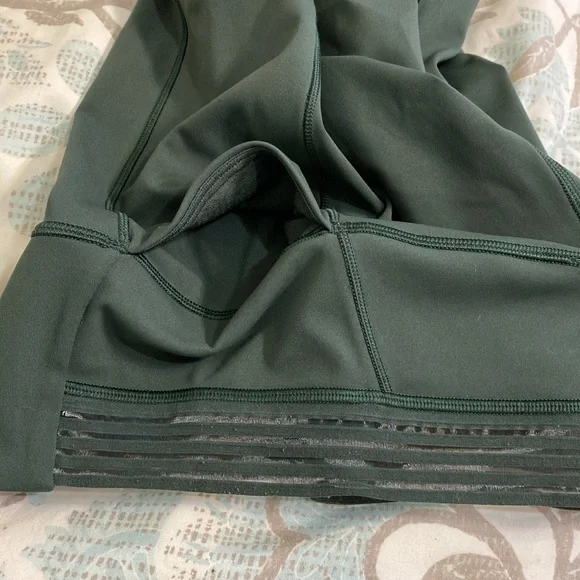 LULULEMON!! Find focus 7/8 25 size 6!! Deep Ivy - Picture 14 of 14